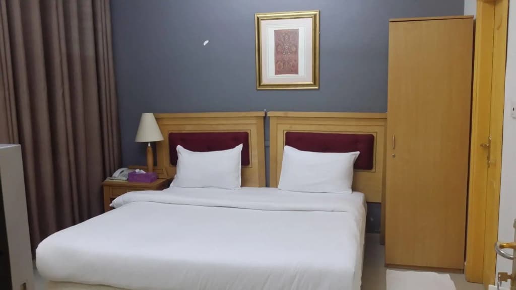 Savoy Inn Hotel - photo 6