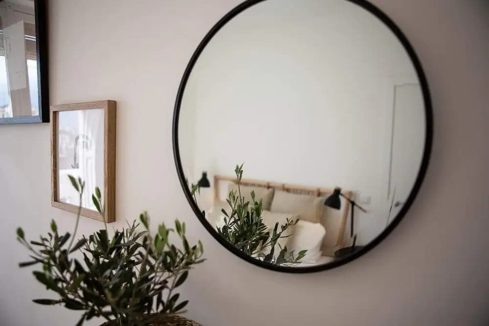 Beautiful 4 Bed 2 Bath Apt in Salamanca - photo 2