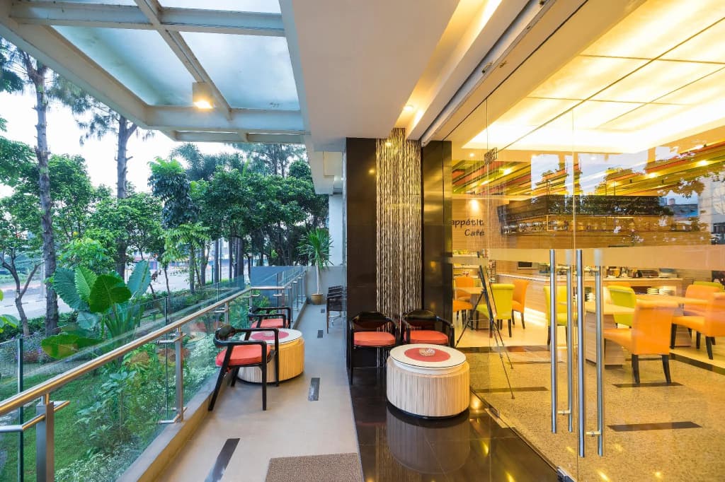 Royal City Hotel - photo 20