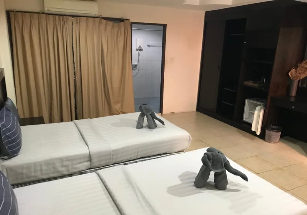 Hill Side Hotel - photo 4