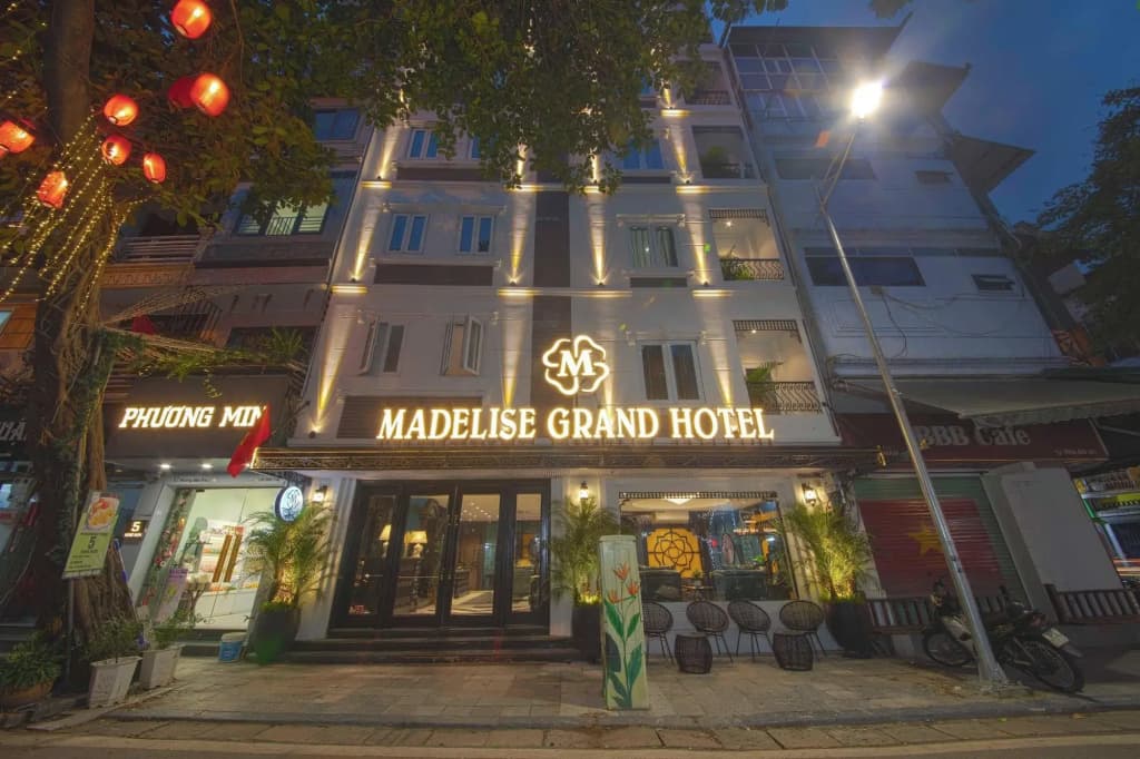 Madelise Central Hotel & Travel - photo 1