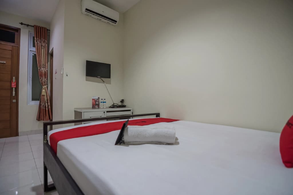 RedDoorz Plus near Semanggi - photo 4