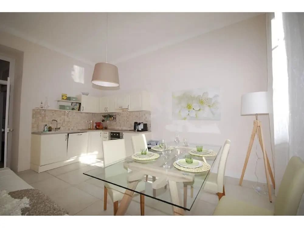 Enticing Apartment in Nice With Balcony - photo 2