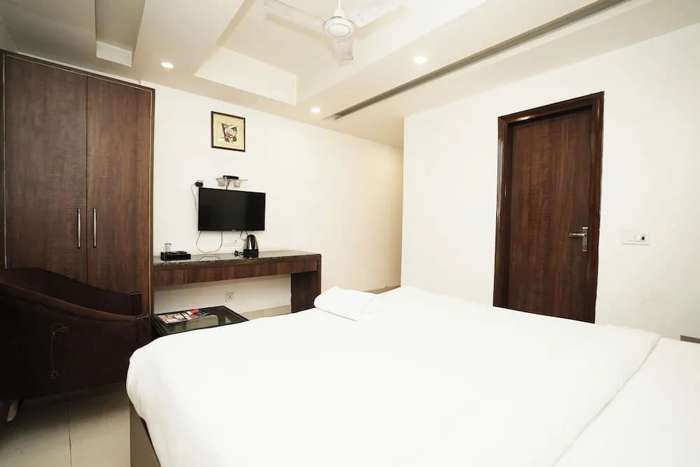 Hotel Peridot Near IGI Delhi Airport - photo 7