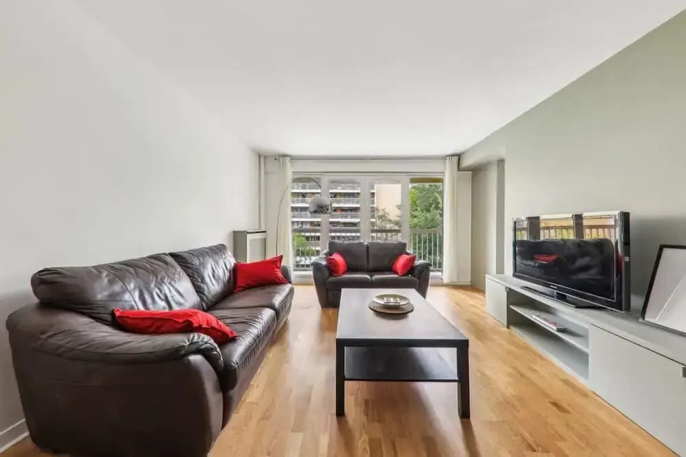Spacious Apartment With Balcony -11th- Mobility le - photo 5
