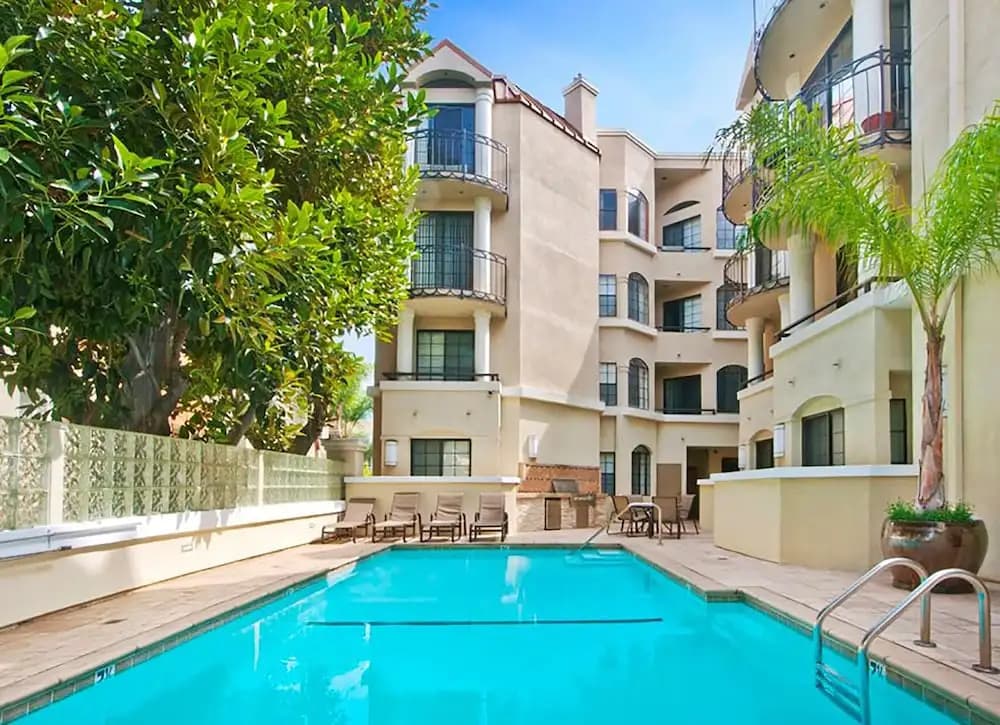 Beverly Hills Privilege - photo 9