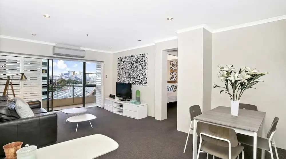 Sought After CBD Location YORK5 - photo 2