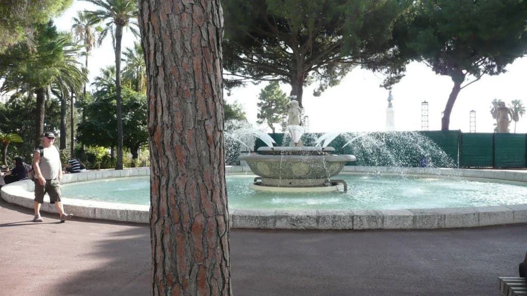 Le Petit Trianon et Le Charme des Suites - photo 17