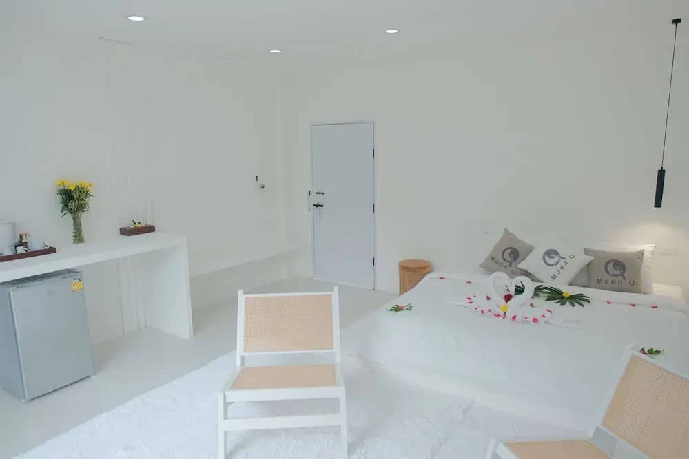 MoonE - photo 4