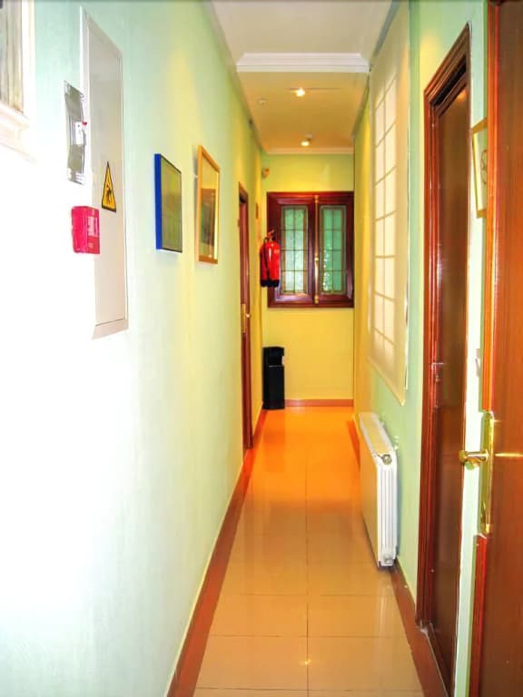 Hostal Plaza Dort - photo 11