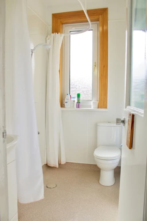 2 Bedroom Edinburgh Apartment - photo 5