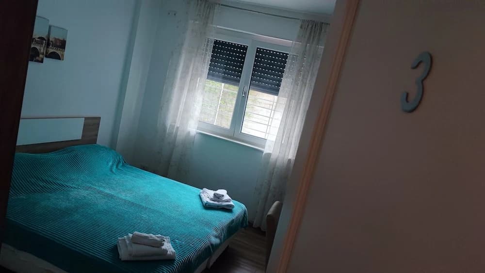 Pisky's Guest House - photo 7