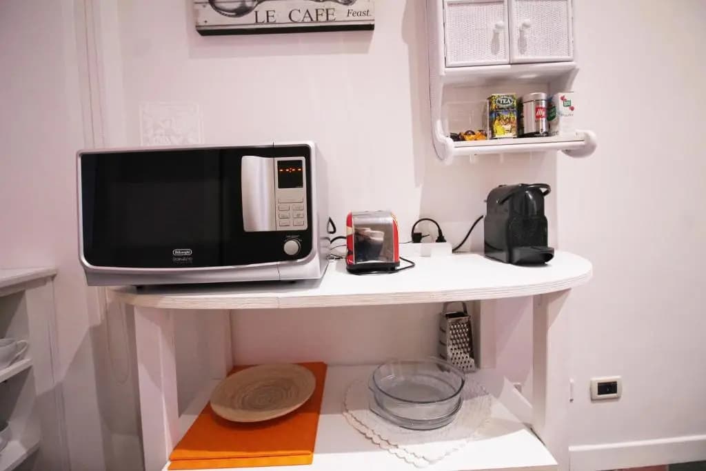 Spanish Steps Art Apartment - main photo