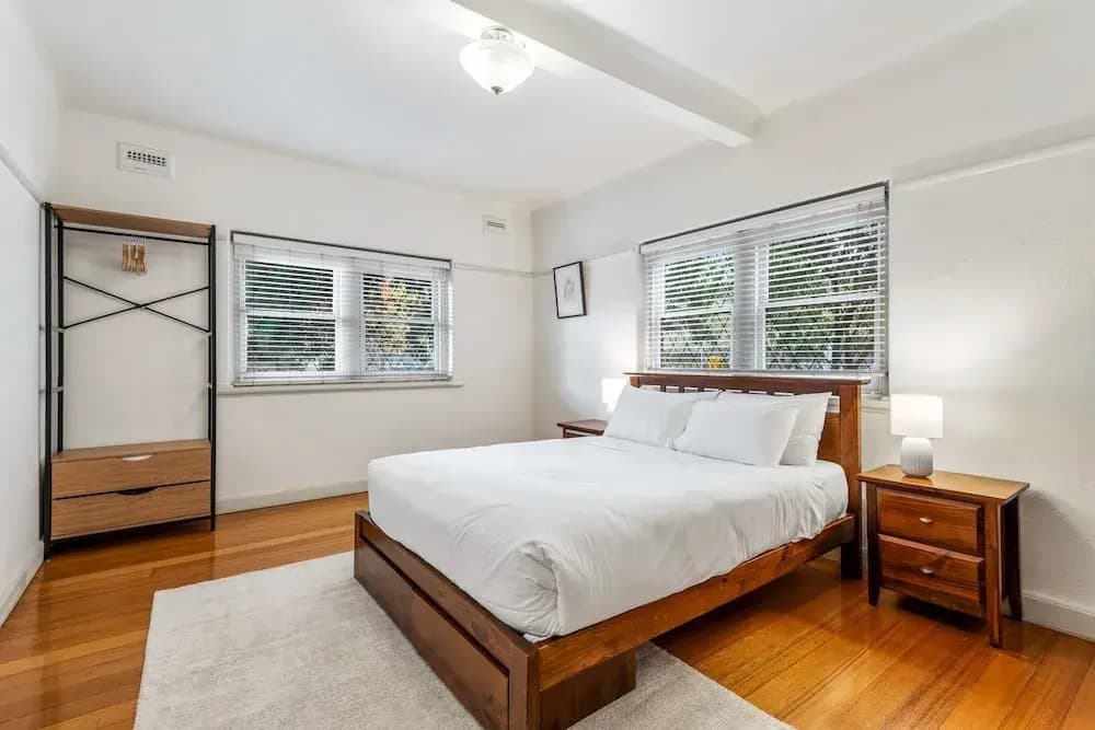 Charming 2-bed Apartment With Fireplace & Parking - photo 2