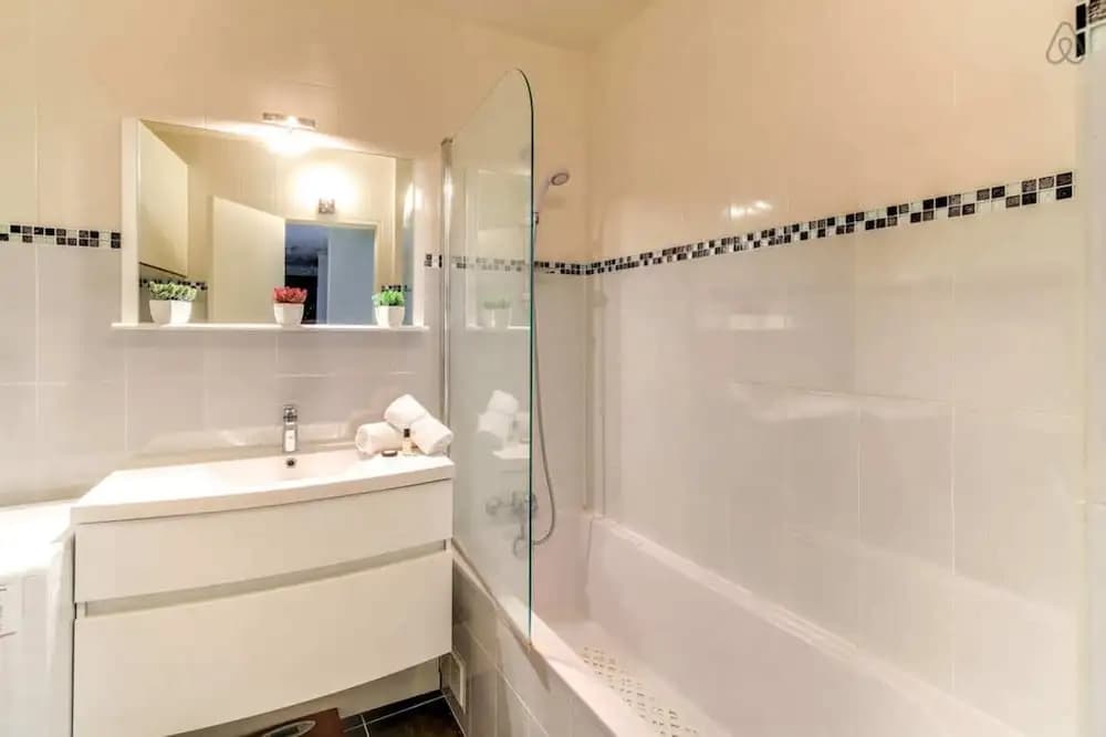 Spacious Apartment Near Exhibition Park - photo 7