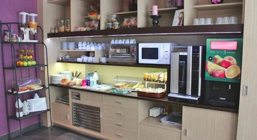 Hostal 4C Cuatro Caminos - photo 11