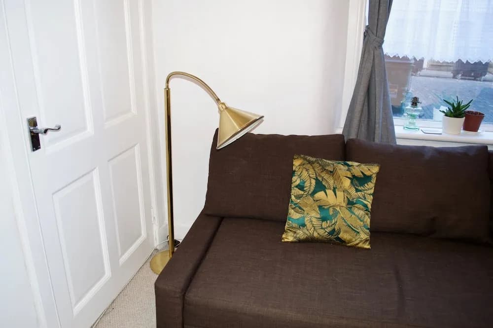 Ground Floor 1 Bedroom Flat - photo 3