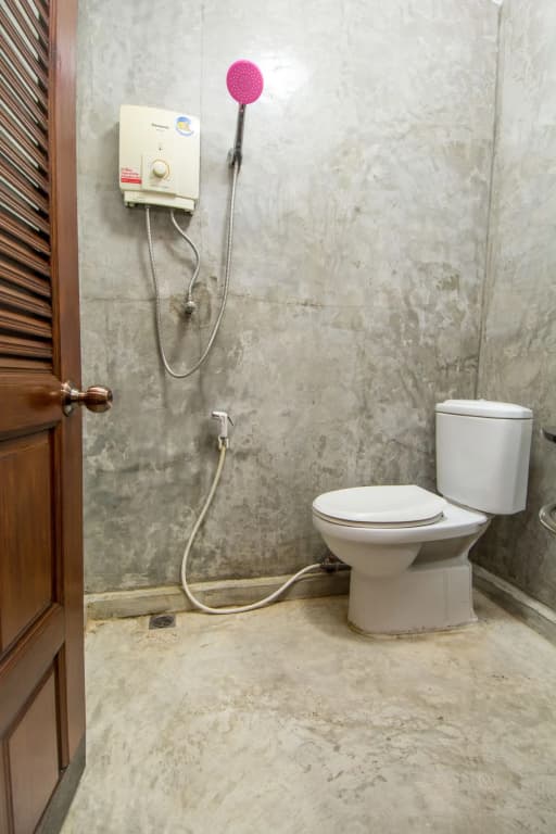 Central Guesthouse - photo 8