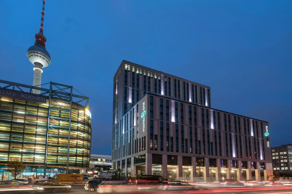 Motel One Berlin-Alexanderplatz - photo 17