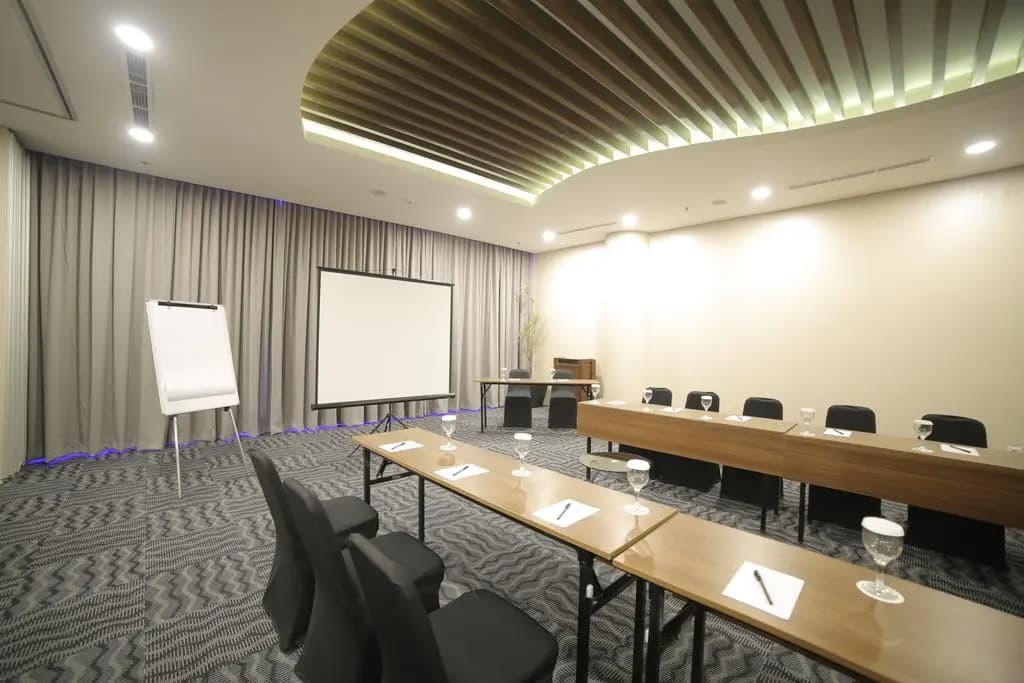 Ozone Hotel Pantai Indah Kapuk - photo 17