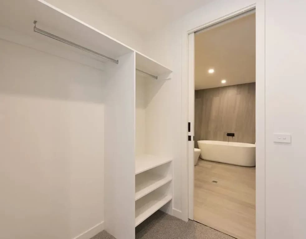 Stylish 3 Bedroom With Free Parking - photo 1