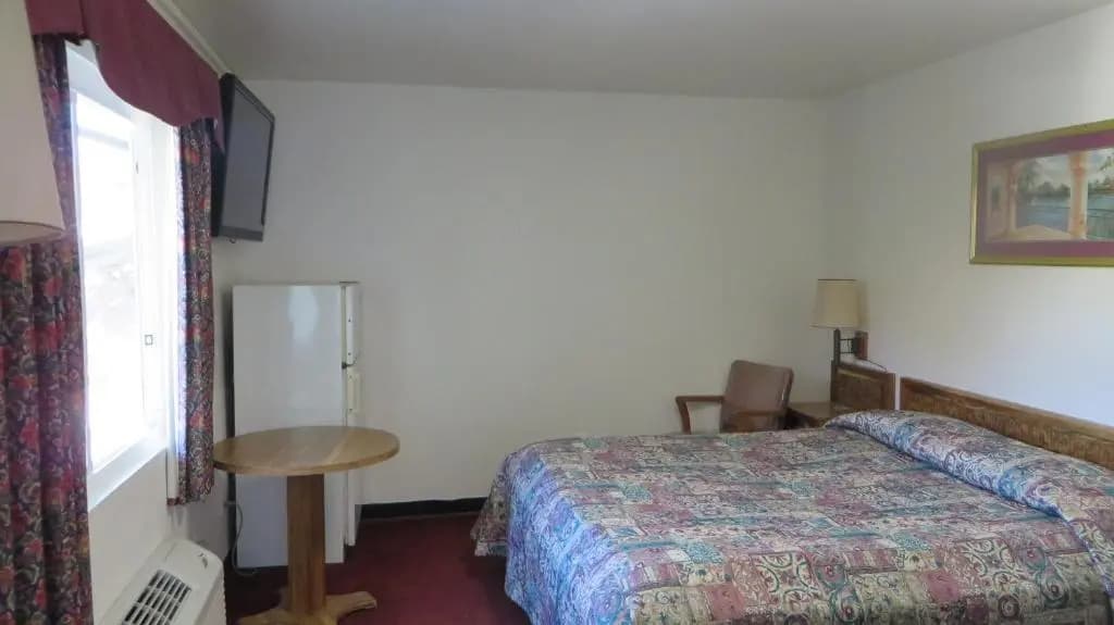 Eagle Rock Motel - photo 7