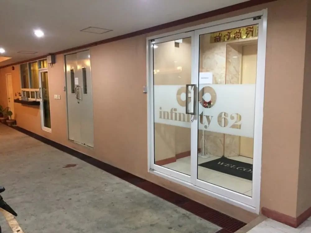 The Infinity 62 - main photo