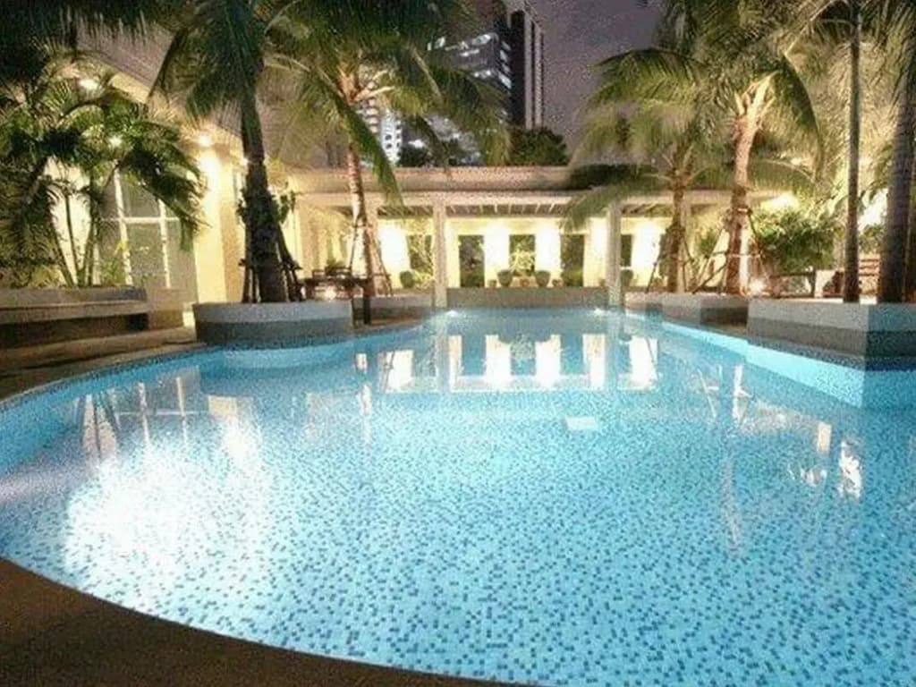 Twin Peaks Sukhumvit Suites - photo 14