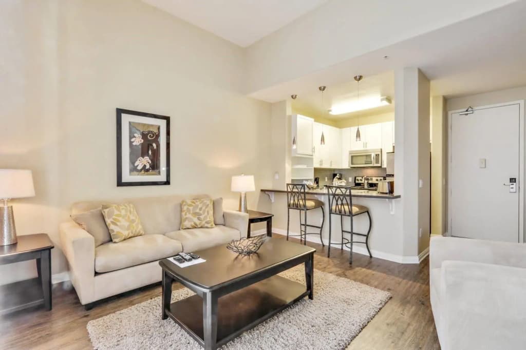 Global Luxury Suites at Lincoln Blvd - photo 6