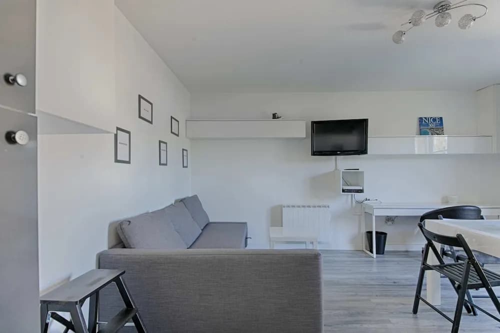 Nice 2 Room Apartment With Terrace - Vieux Nice - photo 3