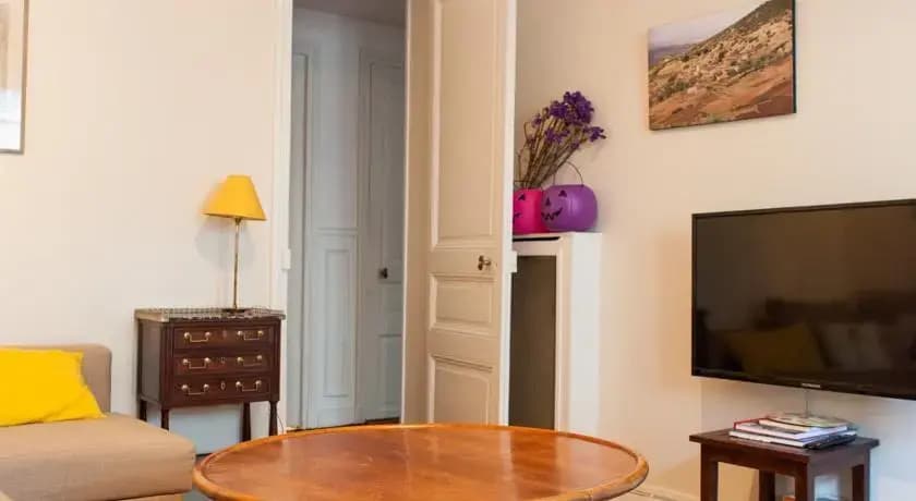 Longchamps Apartment - photo 9