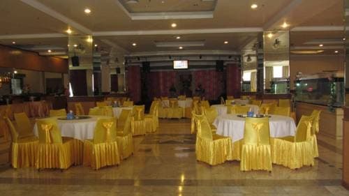 Hotel Agraha - photo 11