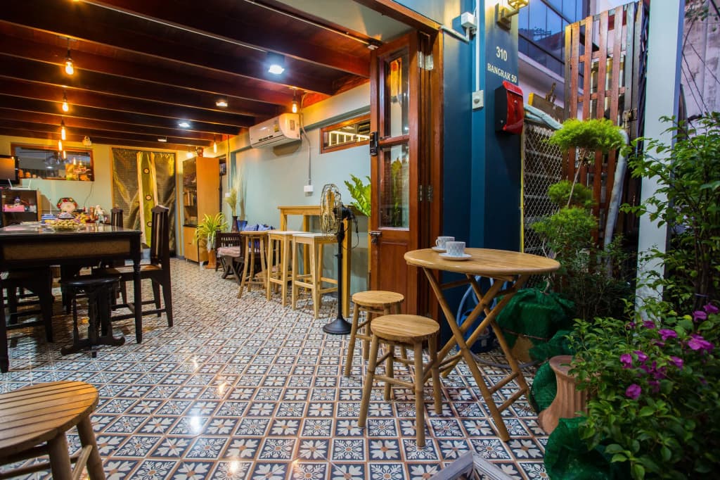 Baan Gaysorn Hostel - photo 22