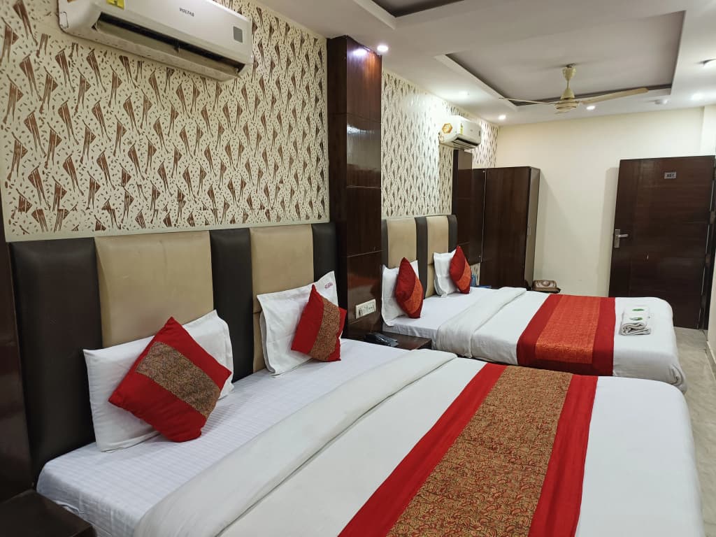 Hotel Amba Deluxe - photo 17