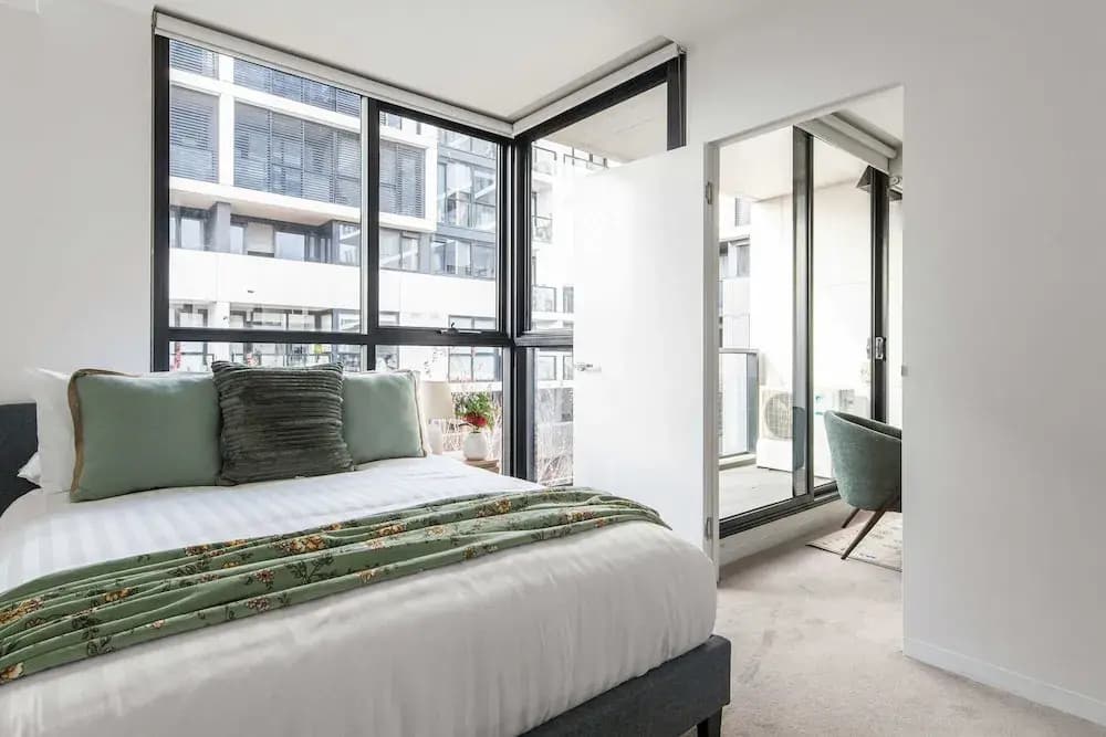 A Cozy 2BR Apt Next to The Yarra River - photo 6