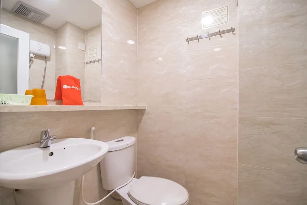 Reddoorz Duong Ba Trac Street - photo 10