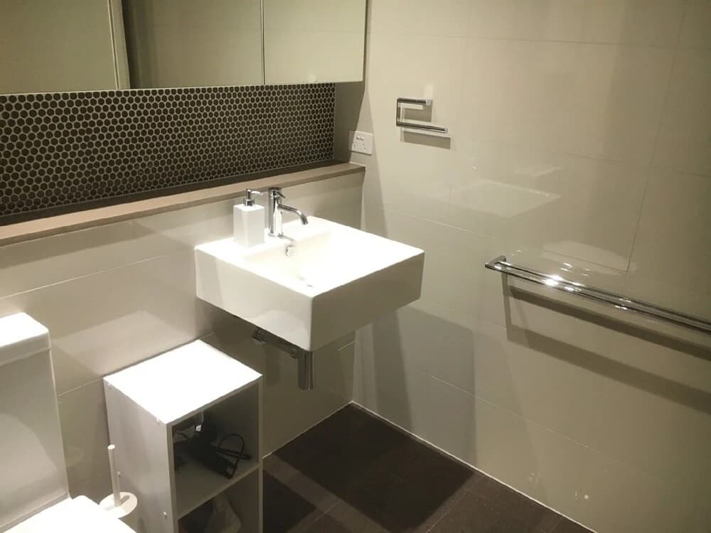 CBD Apartment in Perfect Location - photo 9