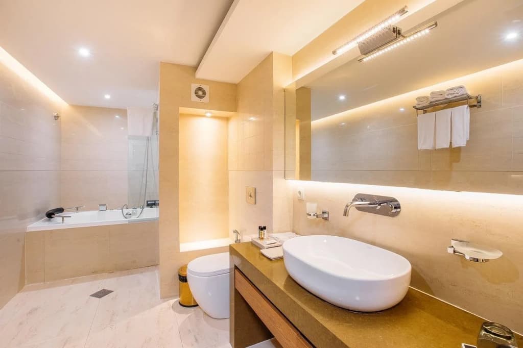 Golden Palace Hotel - photo 8