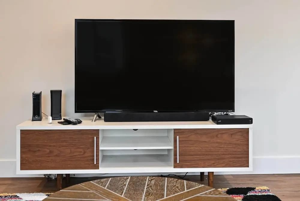 Newly Remodeled 3 BDR House Near Dodgers Stadium - photo 3