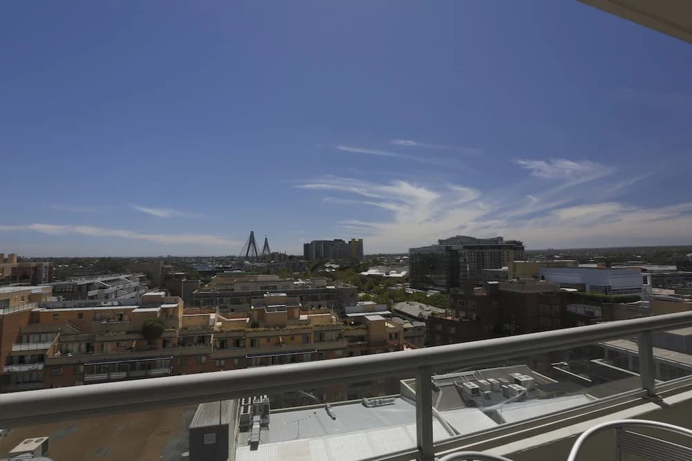 Stunning 2 Bedroom Apartment - photo 7