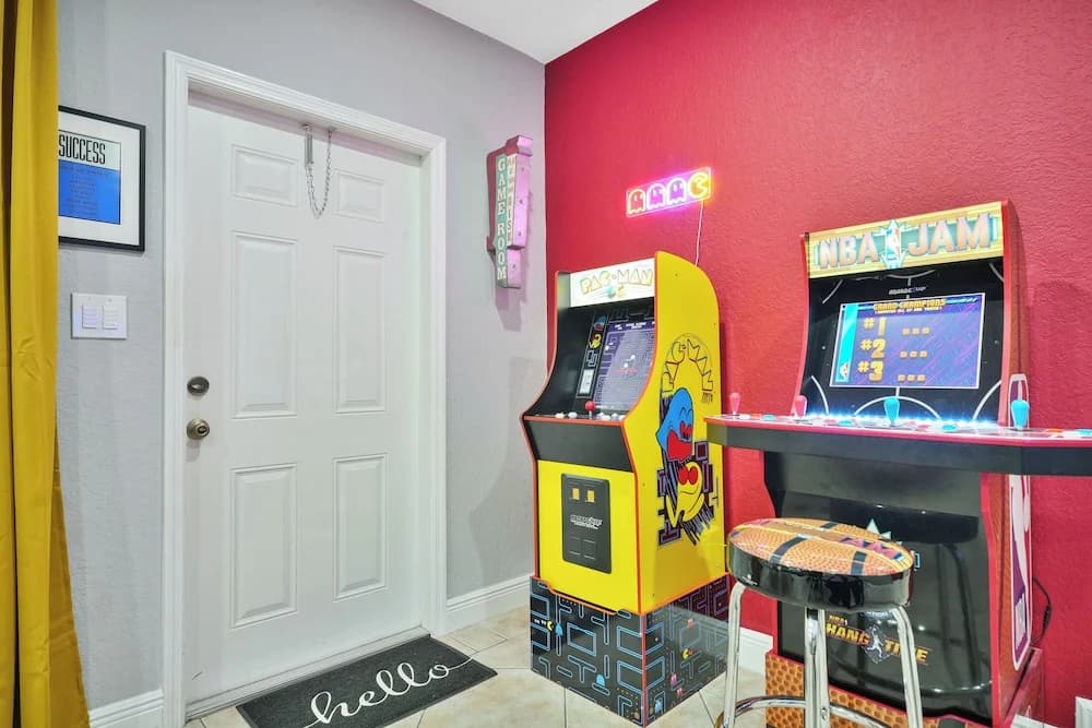 Unique Escape GameRoom! Bar, BBQ, Spacious, and Near Beach - photo 14