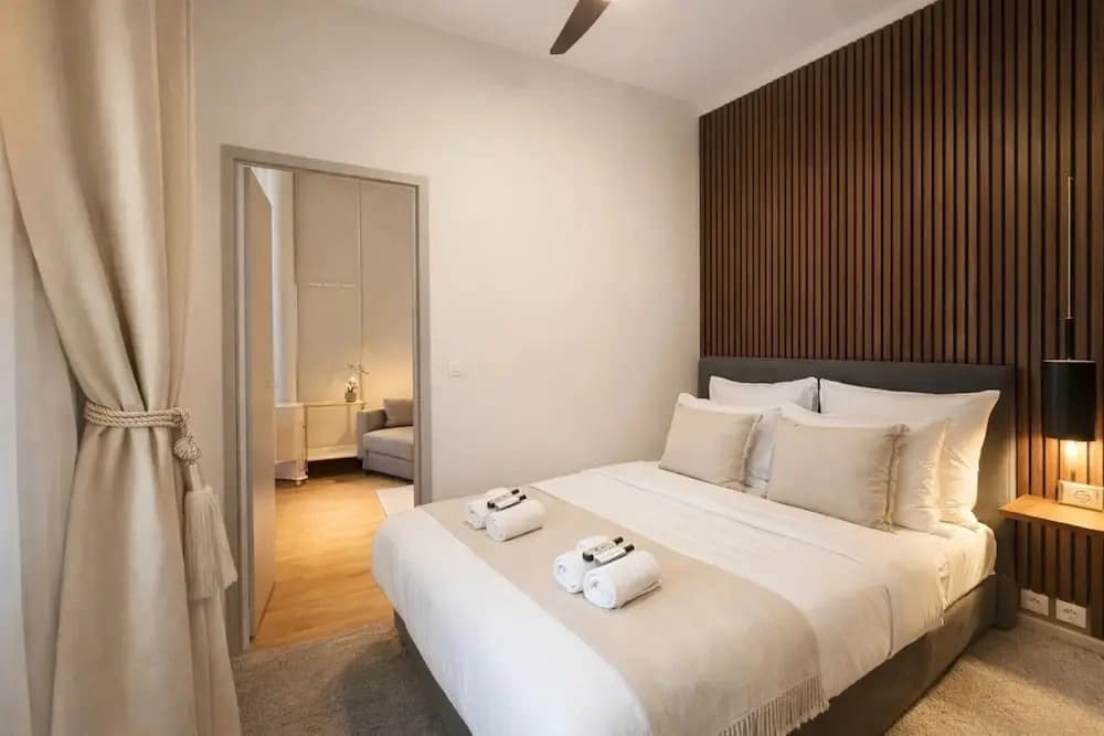 1630 Ponthieu - photo 2