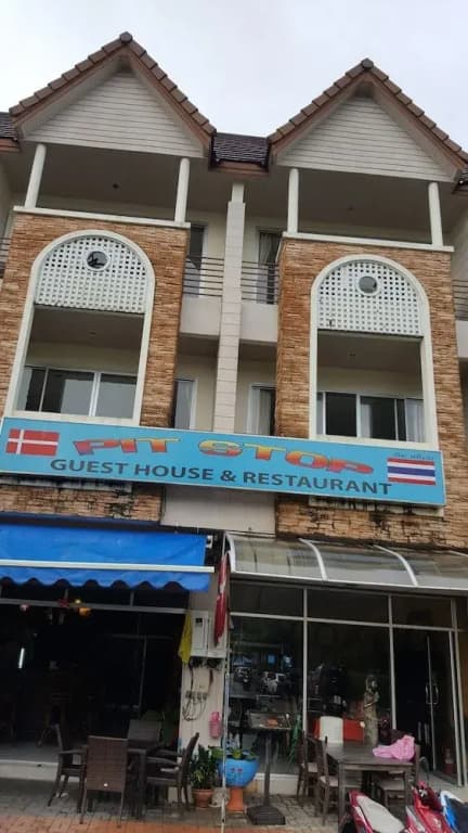 Pitstop Restaurant and Guesthouse - photo 1