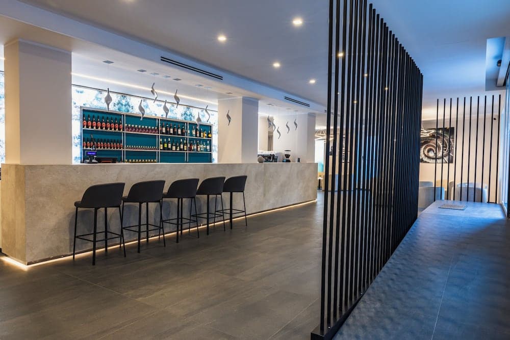 J Maluni City Hotel - photo 10