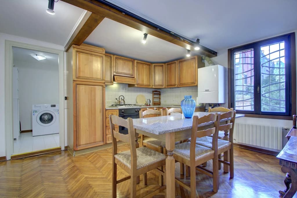 PANORAMIC 9 WINDOWS OVER GRANDCANAL, 3 bed, 2 bath - photo 15