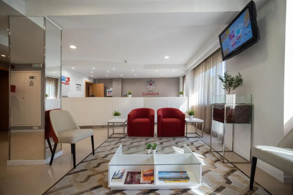 Hotel Canada - photo 13