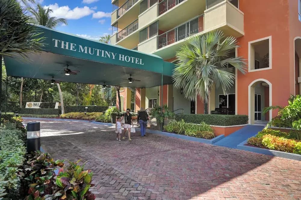 Modern Bay View with Free Parking - photo 1