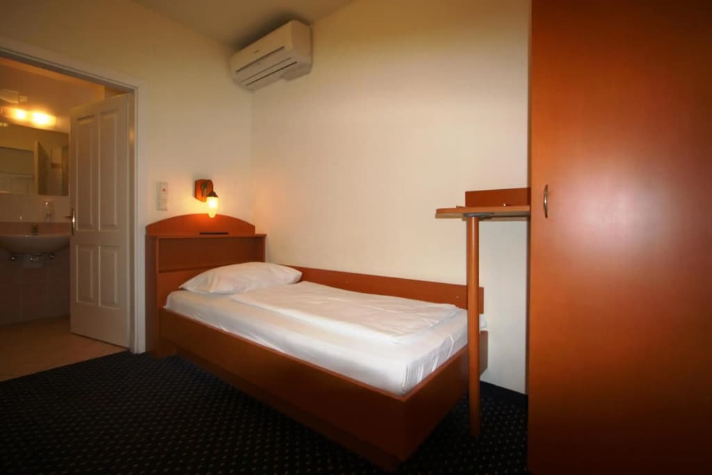 SUITE HOTEL 900m ZUR OPER - photo 23