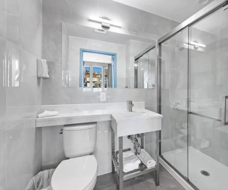 Hotel 365 Bronx - photo 13