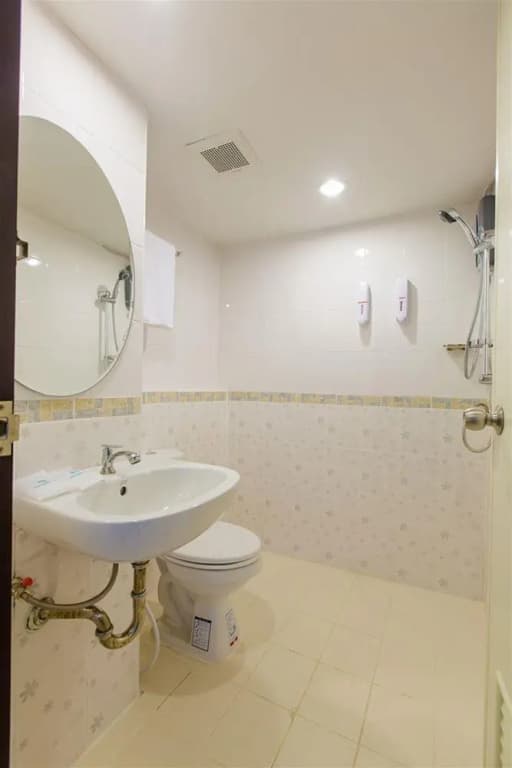 Eing Lay Beach Guesthouse - photo 9